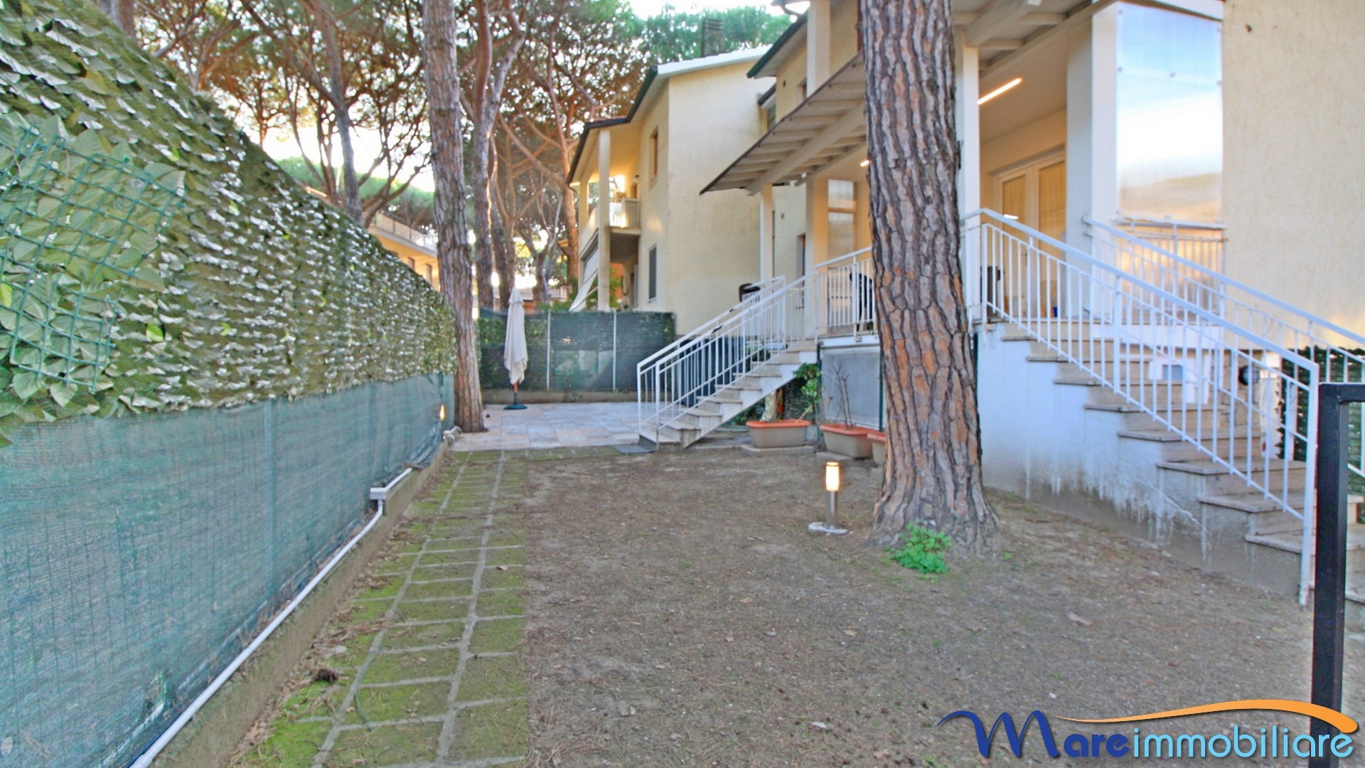 Tre camere doppi servizi e giardino