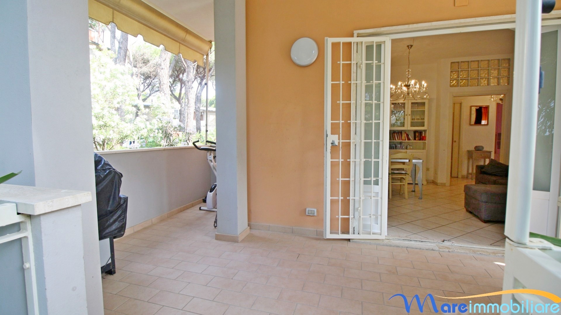 Appartamento due camere doppi servizi con giardino
