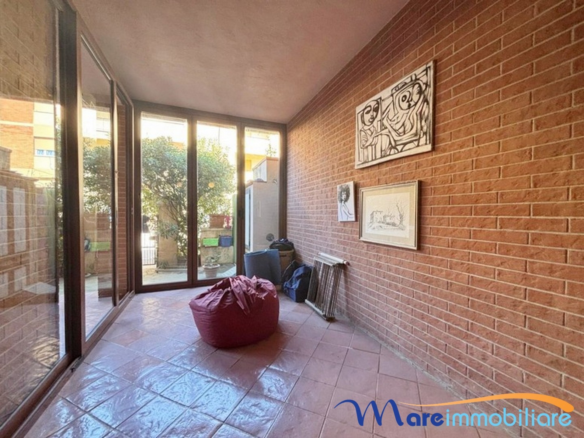 Quadrilocale al primo piano con posto auto e monolocale condonato al piano terra