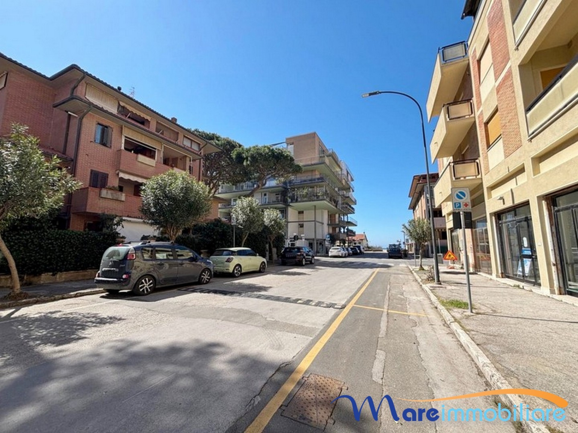 Quadrilocale al primo piano con posto auto e monolocale condonato al piano terra
