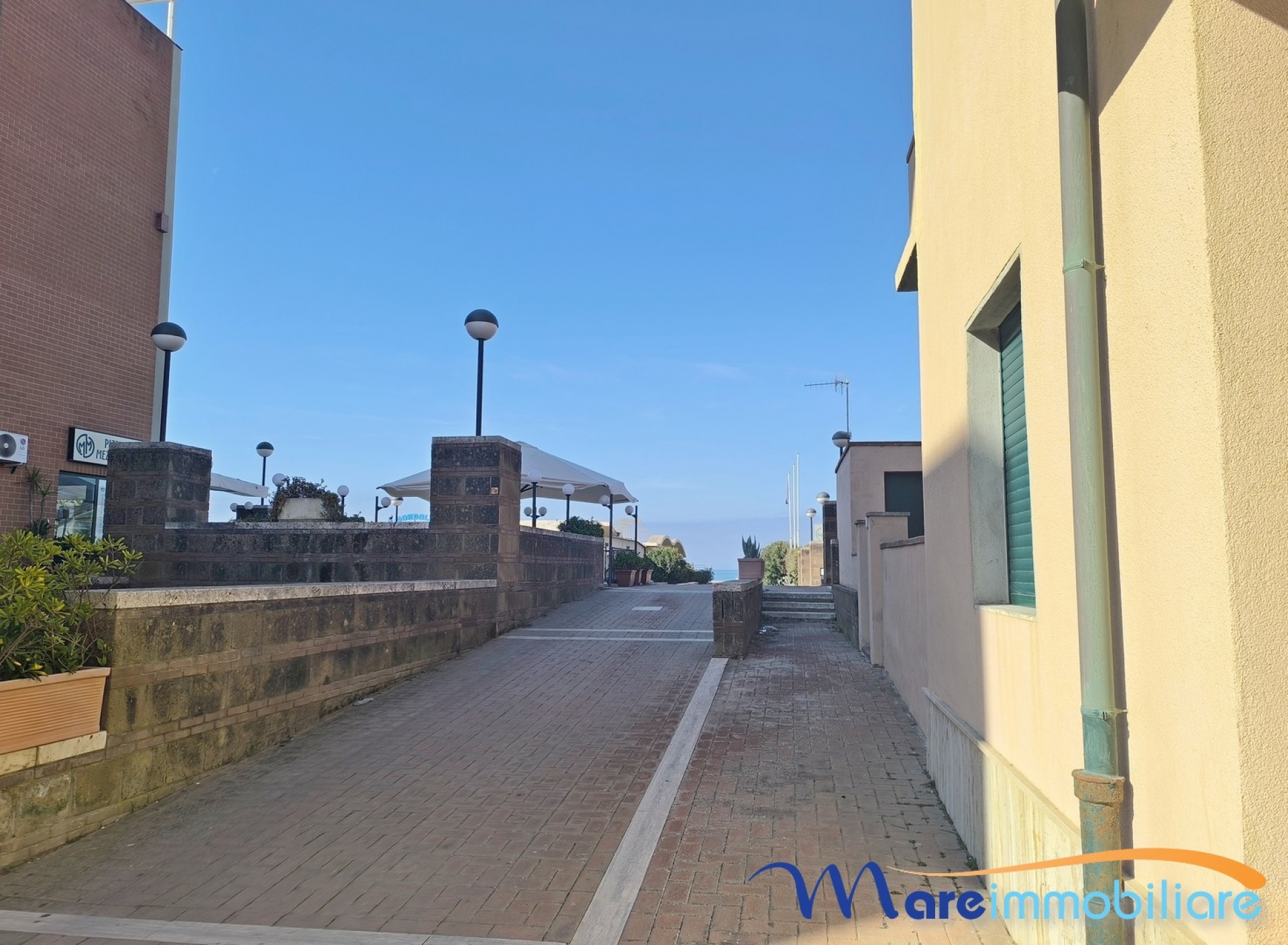A 50m dal mare: trilocale ristrutturato a nuovo con resede e posto auto
