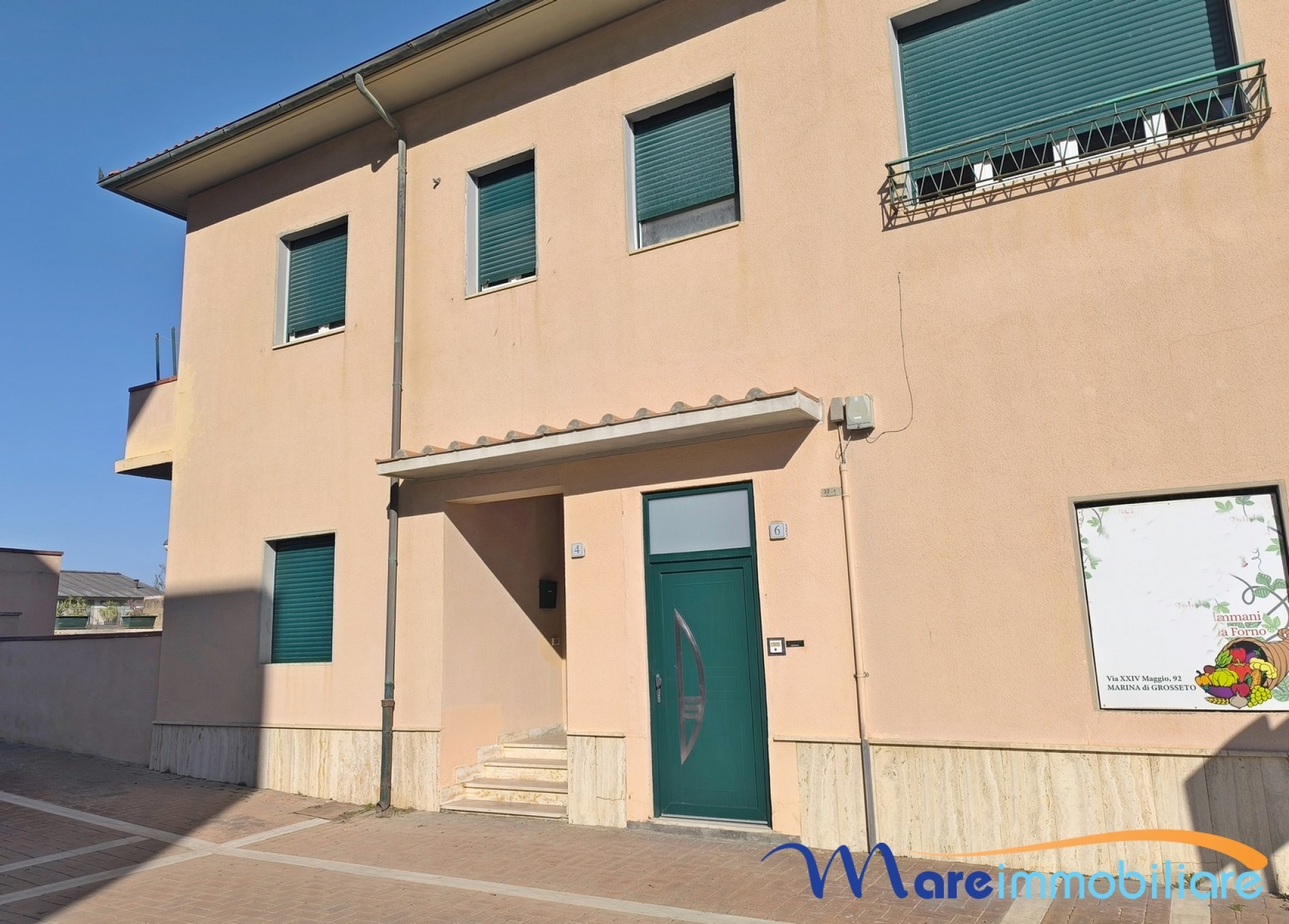 A 50m dal mare: trilocale ristrutturato a nuovo con resede e posto auto