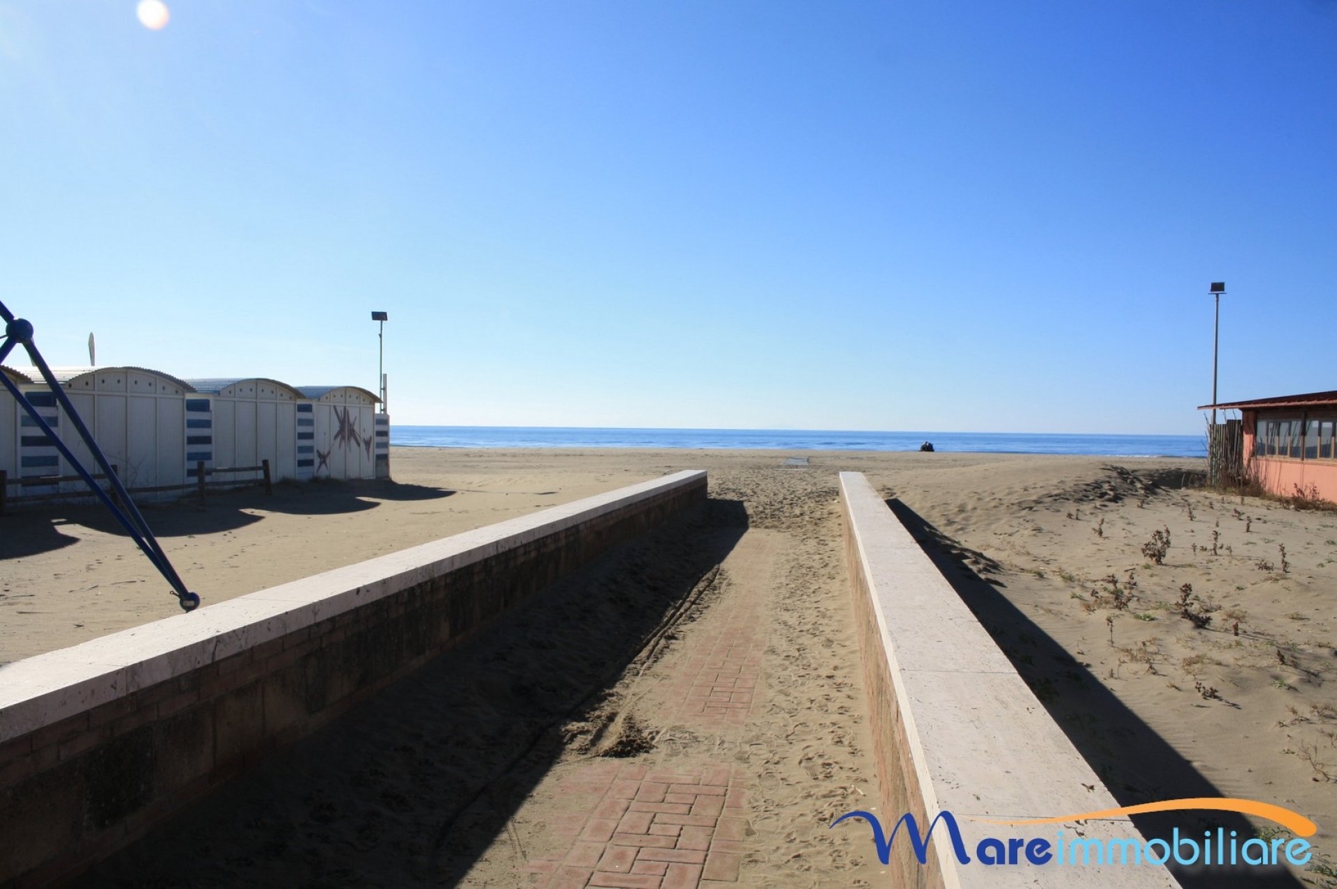 Fronte Mare in centro: trilocale nuovo con terrazza vista mare e posto auto