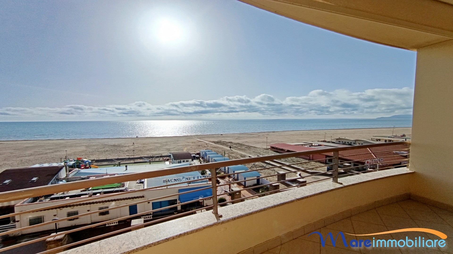 Fronte Mare in centro: trilocale nuovo con terrazza vista mare e posto auto