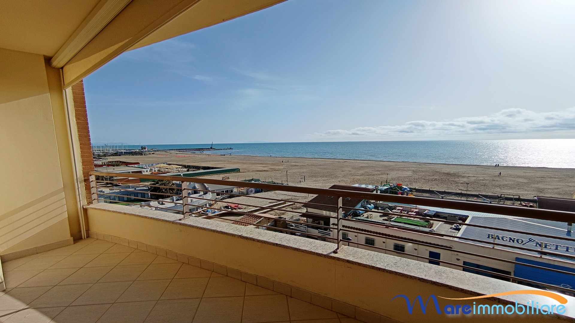 Fronte Mare in centro: trilocale nuovo con terrazza vista mare e posto auto