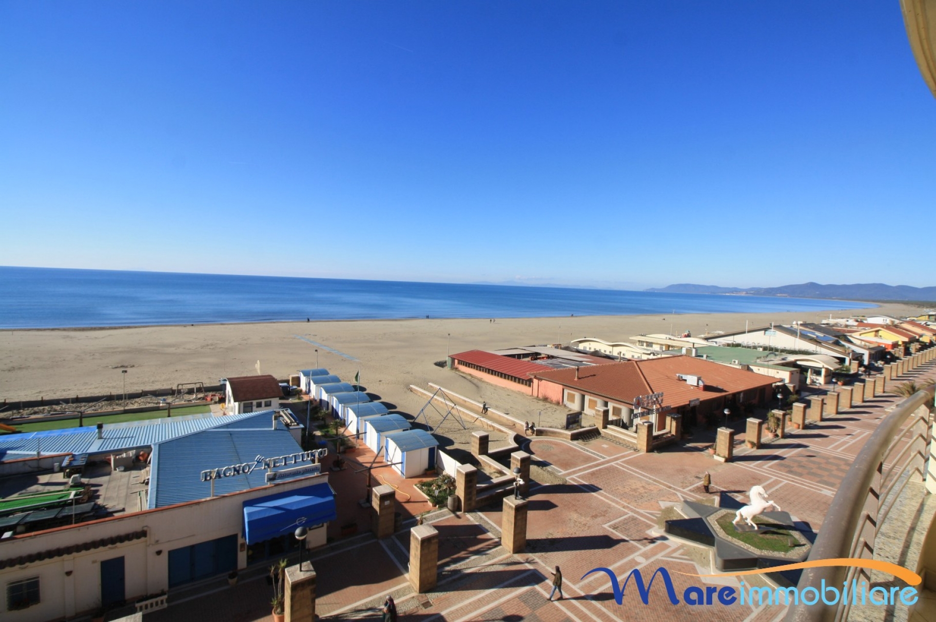 Fronte Mare in centro: trilocale nuovo con terrazza vista mare e posto auto