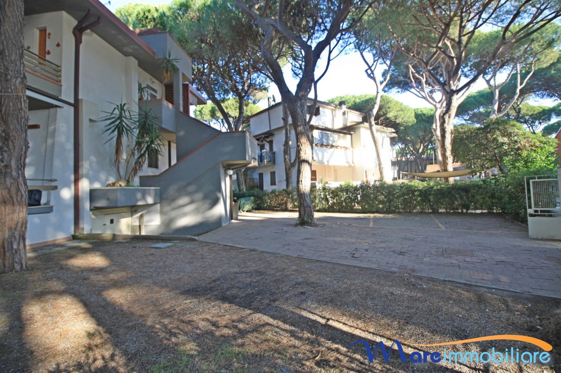 Bilocale zona Rosmarina con posto auto privato