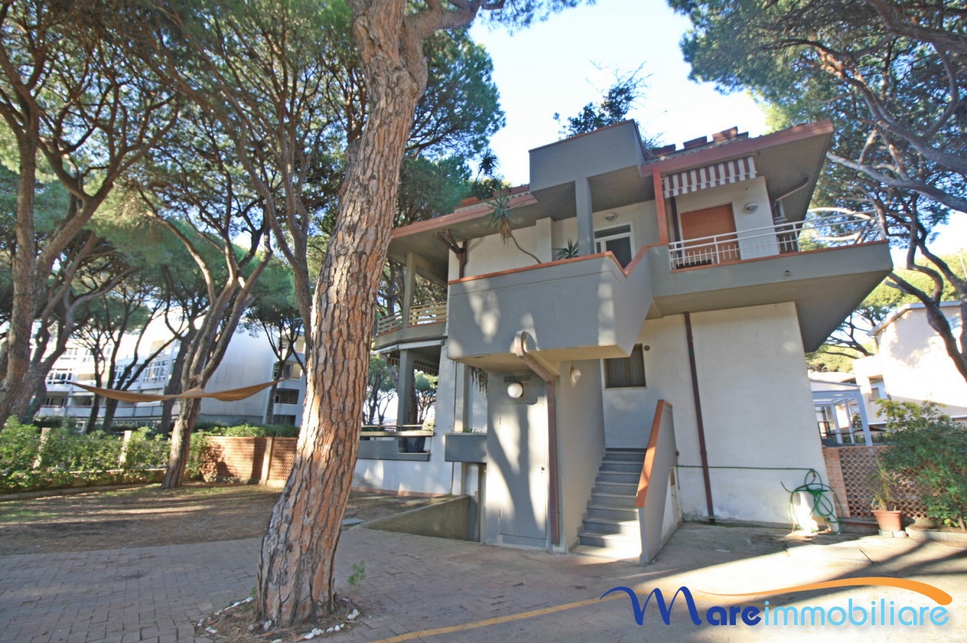 Bilocale zona Rosmarina con posto auto privato