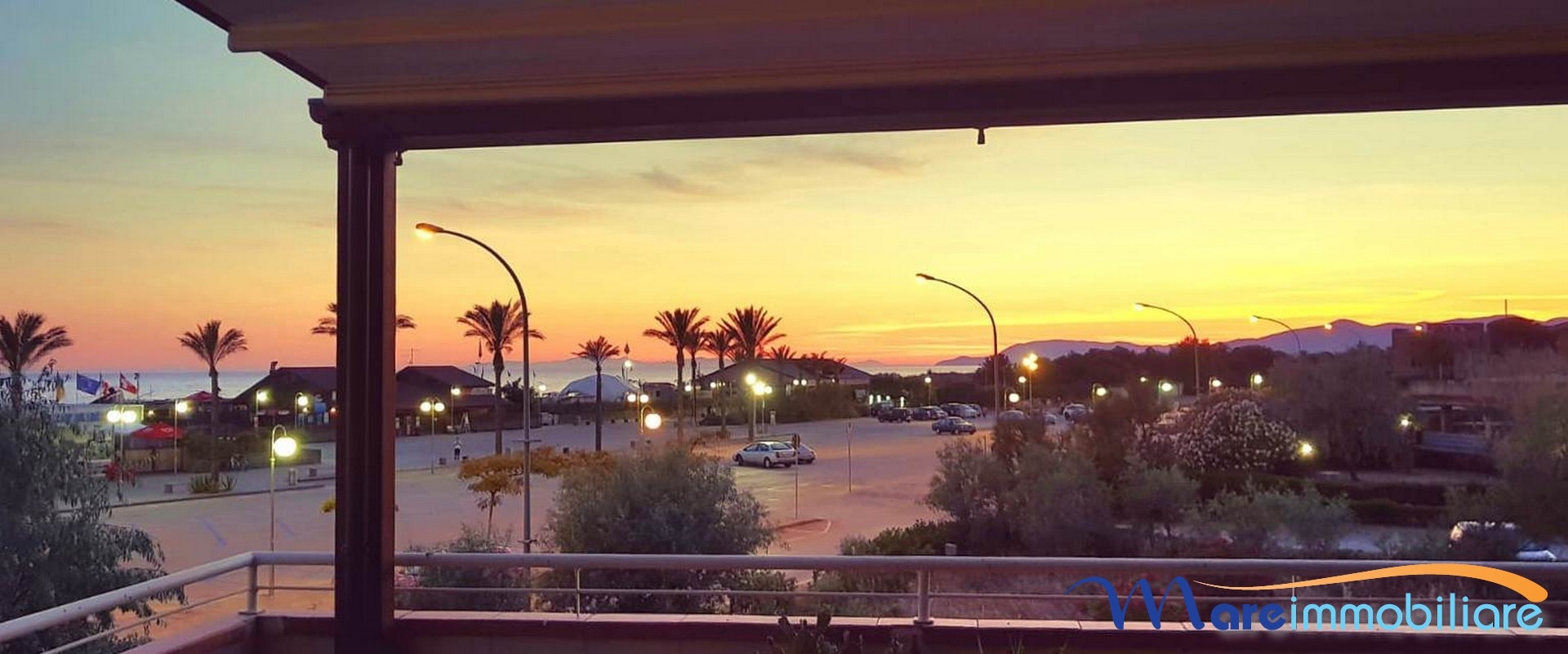 trilocale fronte mare doppi servizi  con posto auto