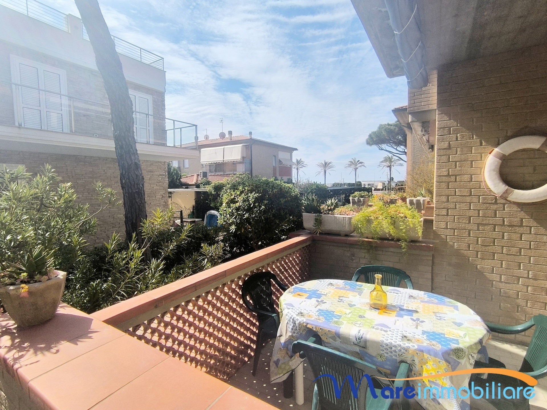 A 70 m dal mare: bilocale 4 posti con giardino e veranda